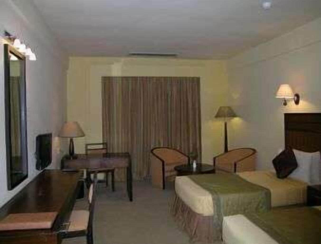 Ramada Katunayake Room photo